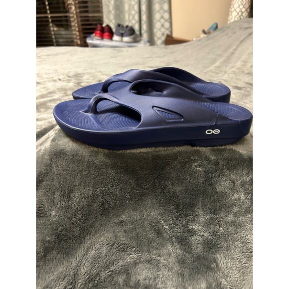 OOFOS navy flip flops, men’s 9, women’s 11 - Picture 2 of 10